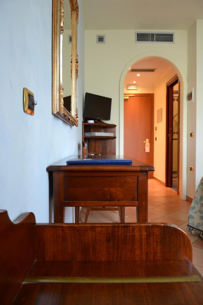 Villa Luigi Hotel & Restaurant Nuova Gestione Villa Rosa Di Martinsicuro Экстерьер фото